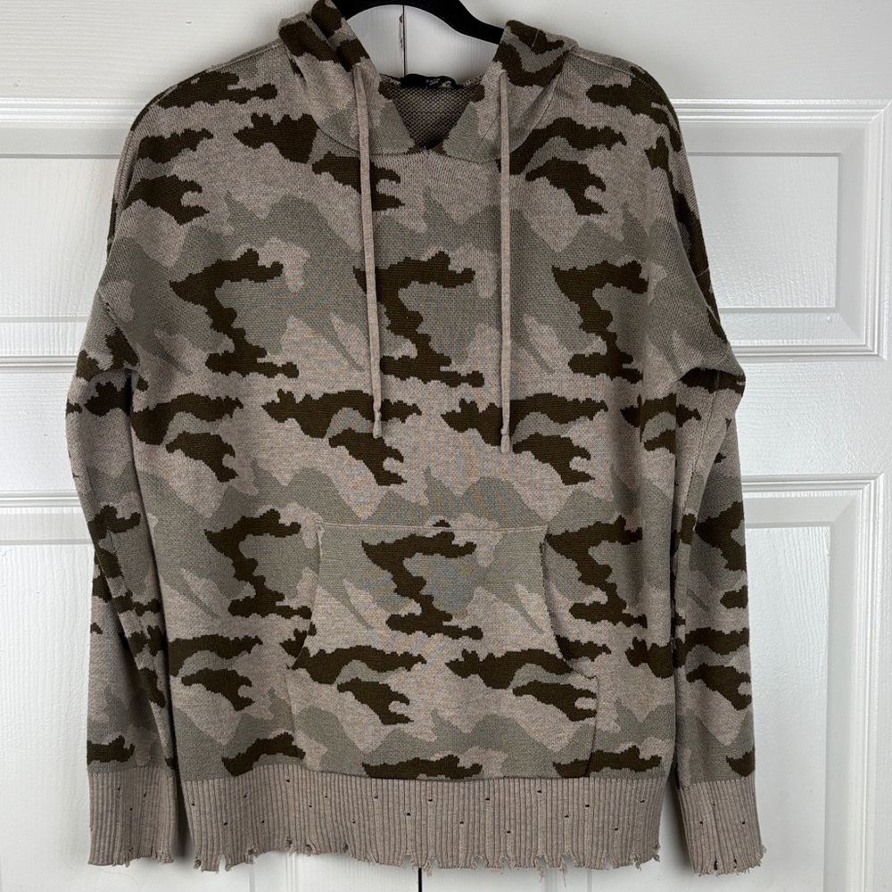 Social Threads Fate Camo Knit Hoodie Sweater Distressed Hem Camouflage Sz Small